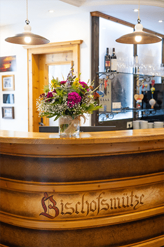 Rezeption Bischofsmuetze-Final-7-scaled-Mobile Hotel / Wanderurlaub / Sommer